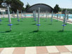 Prato sintetico applicato a bordo piscina in zona ombrelloni
